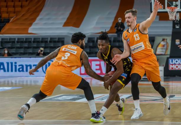 手面前发挥 手面前发挥