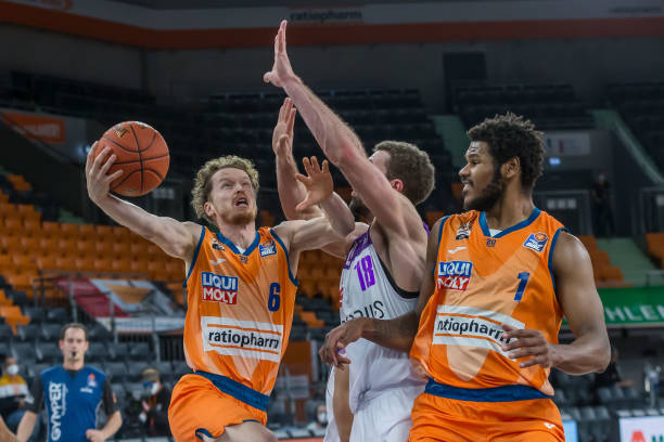 两场全胜的 两场全胜的